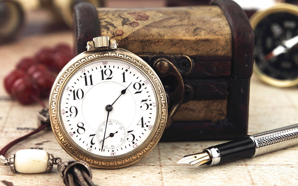 round gold pocket watch reading at 1:33 HD wallpaper