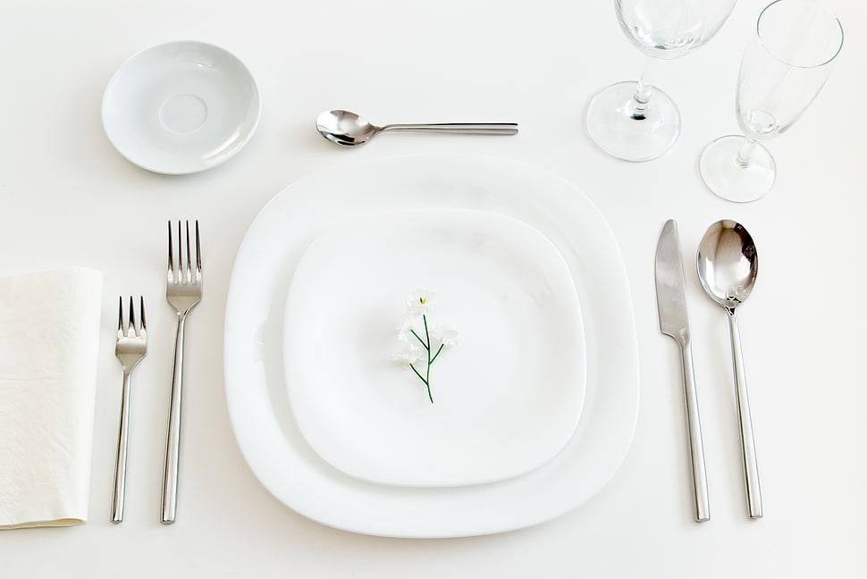 white ceramic plate set HD wallpaper
