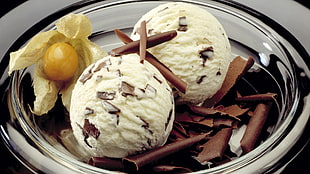 vanilla with chocolate ice cream on bowl