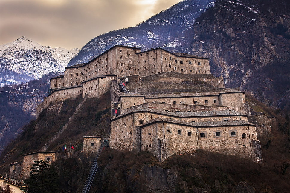 gray concrete building beside mountain, Italy, castle HD wallpaper