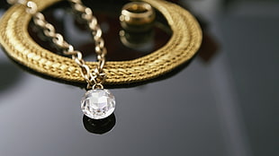 diamond pendant necklace HD wallpaper