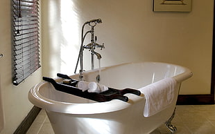 water flowing on white bathtub HD wallpaper