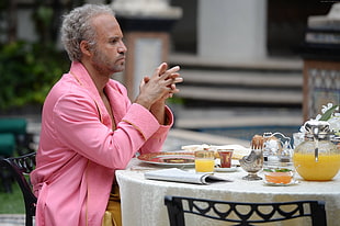 men's pink bathrobe, American Crime Story Season 2: The Assassination of Gianni Versace, Edgar Ramirez, TV Series
