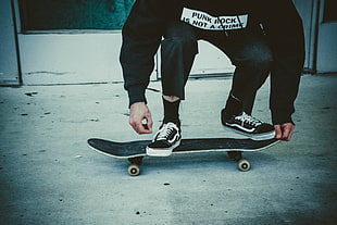 black skateboard, skateboard, skateboarding, Winnipeg, punk rock HD wallpaper