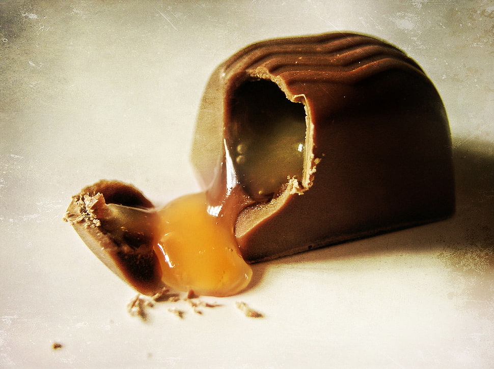 chocolate with caramel fillings HD wallpaper