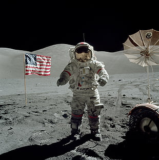 white astronaut suit, Apollo, Moon, astronaut