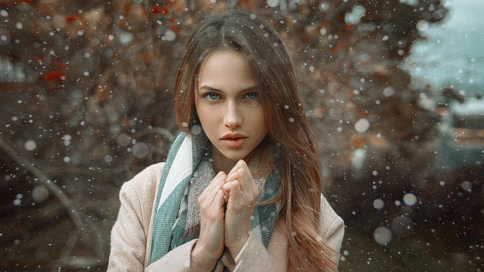 woman wearing brown coat with green scarf during winter HD wallpaper