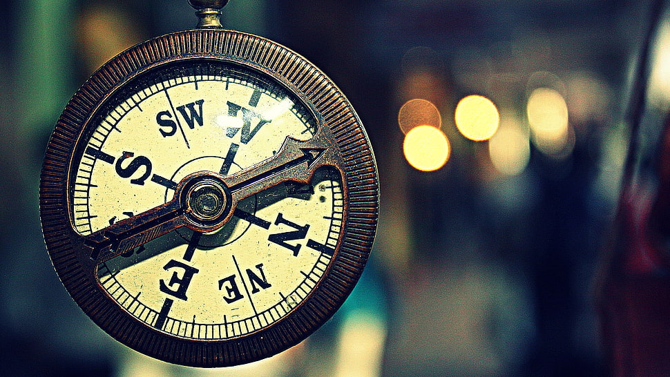 brown direction compass in selective focus photography HD wallpaper