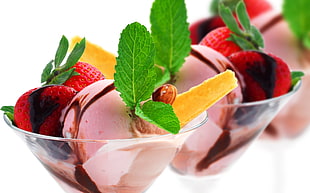 Strawberry ice creams HD wallpaper