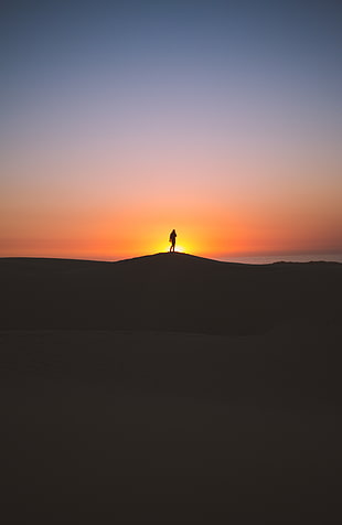 sunset and oeacn, Man, Silhouette, Horizon HD wallpaper