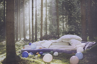 purple and white bed sheet,  Hanna Fasching, forest, bed, balloon
