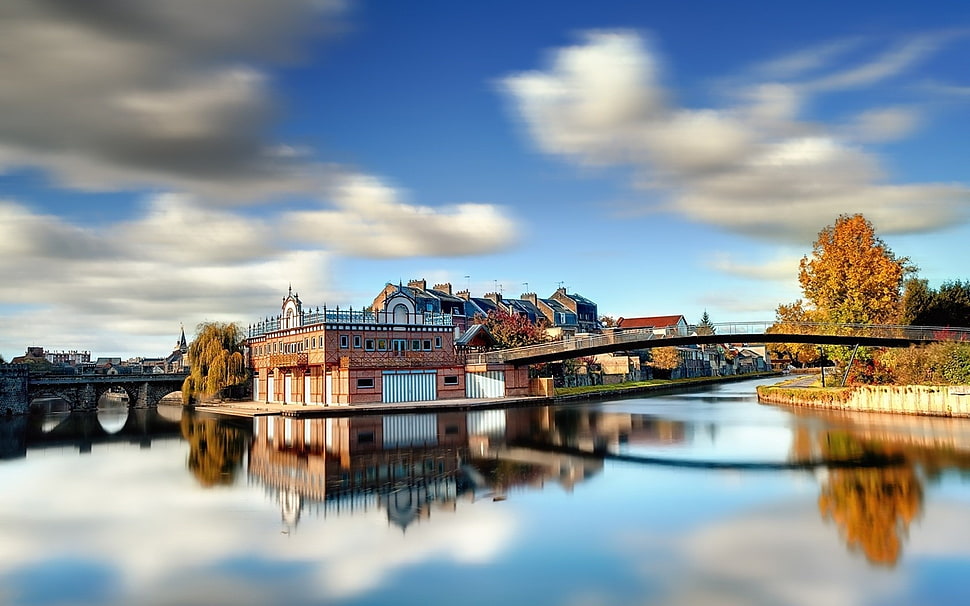 brown painted house, architecture, cityscape, bridge, clouds HD wallpaper