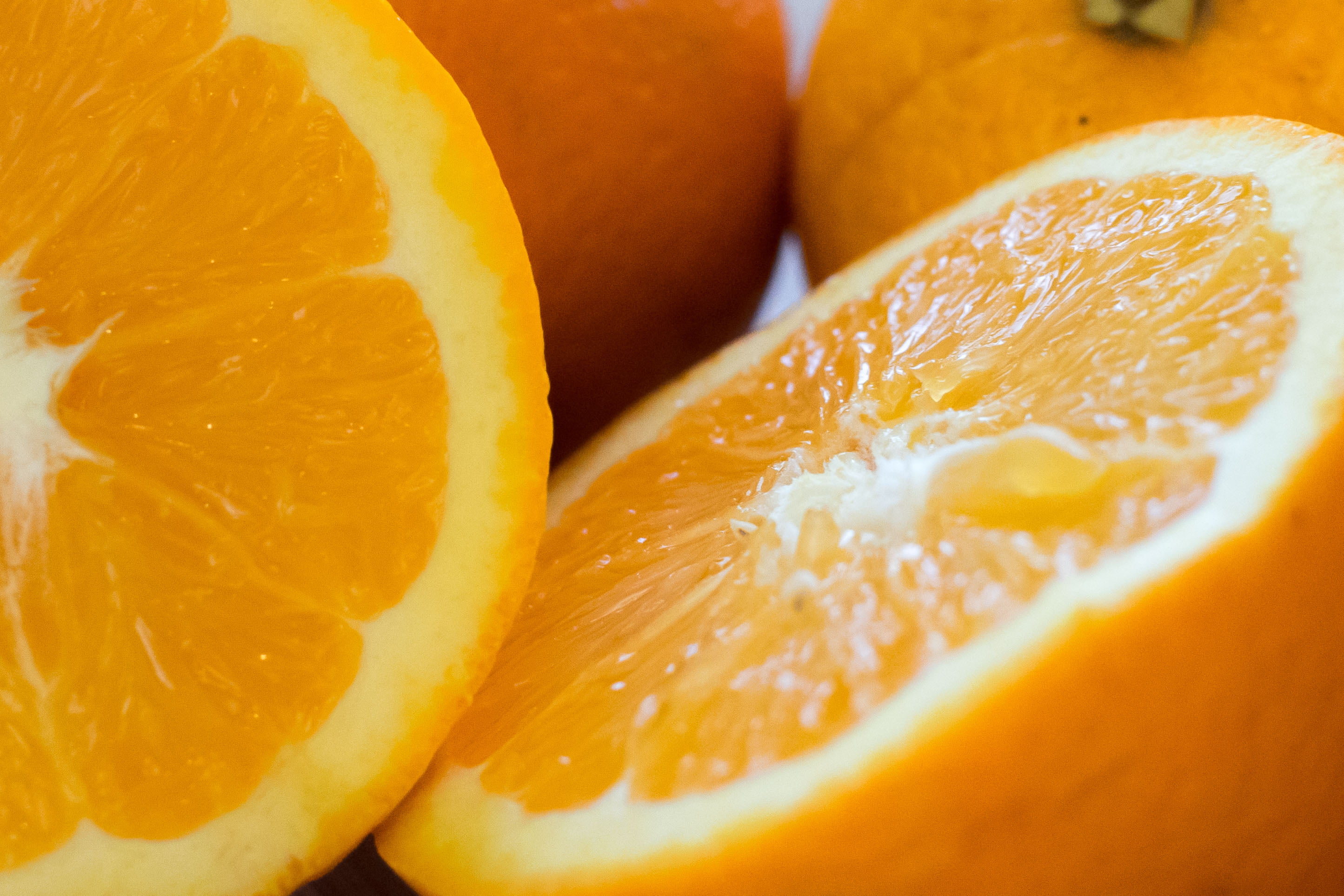 Апельсин грейпфрут как называется. Апельсин. Грейпфрут и апельсин. Яблоко и апельсин. Спелый апельсин.