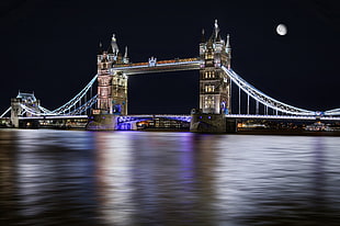Tower bridge in London during nightime HD wallpaper