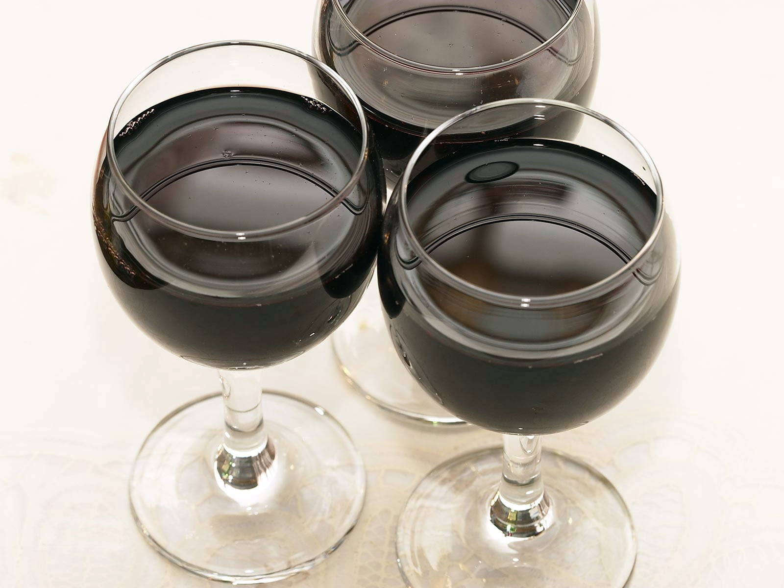 Online crop | three black liquids on clear glass goblets HD wallpaper