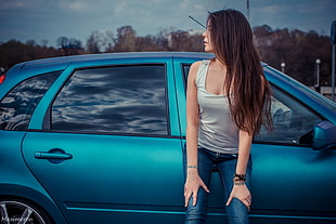 women's gray tank top and blue jeans, women, car, long hair, women with cars HD wallpaper