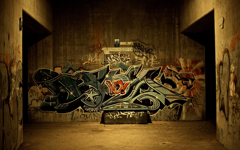brown and black wooden table decor, graffiti, wall HD wallpaper