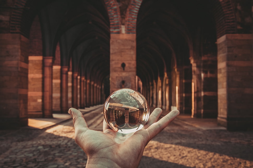 round clear ball decor HD wallpaper