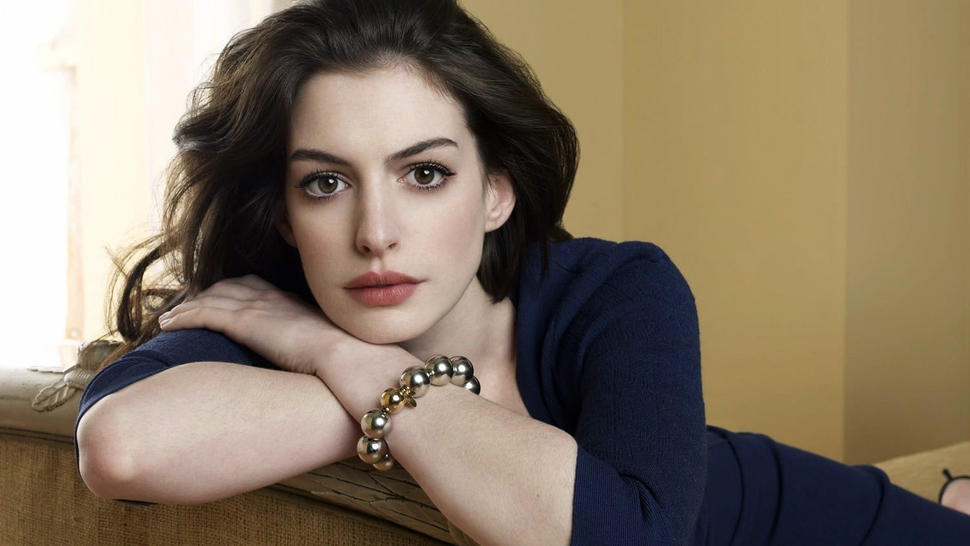 Anne Hathaway, brunette, Anne Hathaway, blue dress, relaxing