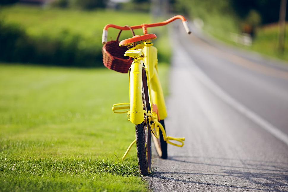 yellow cruiser bike HD wallpaper