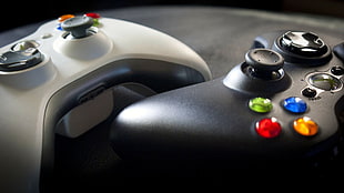 photo of gray and black Xbox Original controllers HD wallpaper