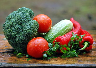 Brocolli,Tomato, Cucumber HD wallpaper