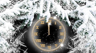 green and white snow-themed analog clock wallpaper HD wallpaper