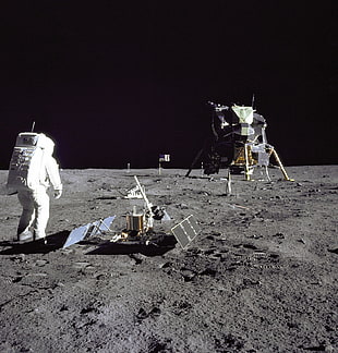 men's white dress shirt, Apollo, Moon, astronaut HD wallpaper