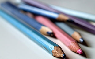 macro shot photography of coloring pencils HD wallpaper