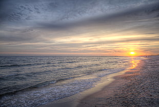 ocean near seashore during sunrise HD wallpaper