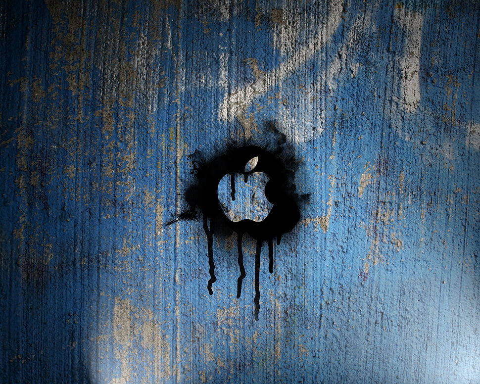 apple logo spray paint on blue wall HD wallpaper
