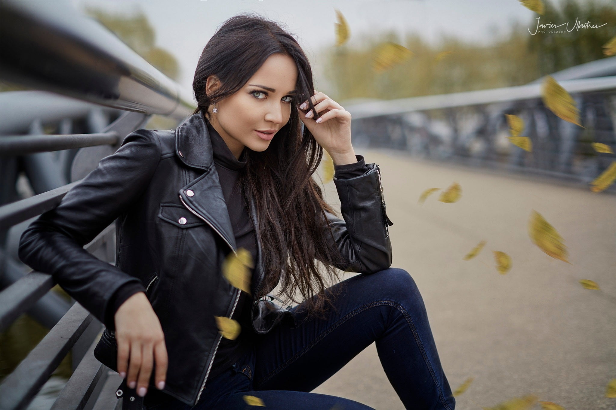 women, brunette, women outdoors, jeans