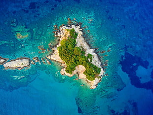 white and green island, island, blue, rock, Pacific Ocean HD wallpaper