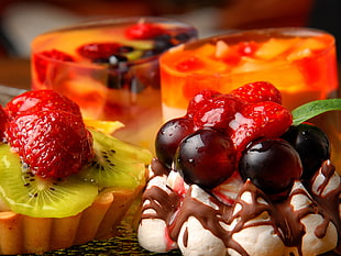 selective focus fruit cakes