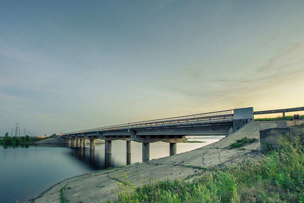 gray concrete bridge under blue sky at daytime HD wallpaper