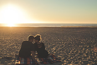 sunset, beach, couple, love HD wallpaper