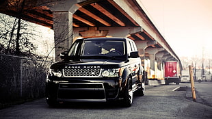black Land Rover Range Rover on gray asphalt road under gray concrete bridge during daytime HD wallpaper