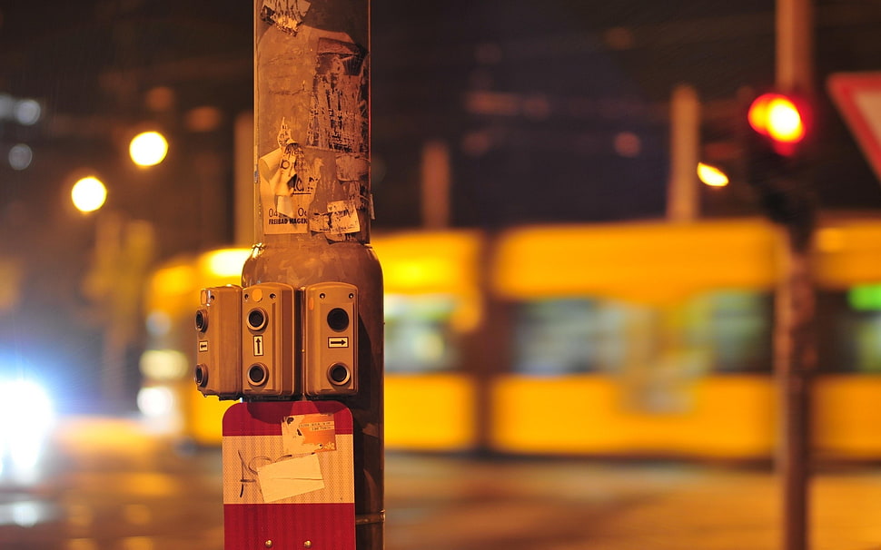 gray electric socket, traffic HD wallpaper