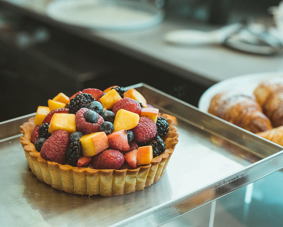 strawberries and blueberries pie HD wallpaper
