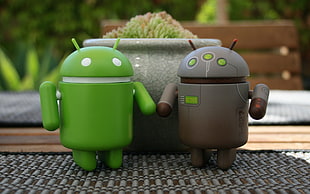 two Android robot plastic figure