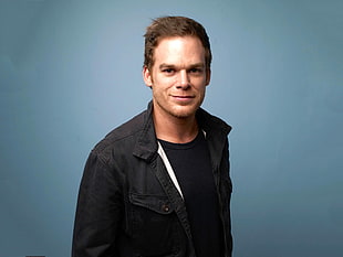 man wearing black button-up dress shirt and black crew-neck shirt HD wallpaper