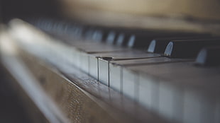 white electronic keyboard, piano, old, broken
