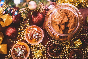 cookies and cupcakes, Christmas ornaments , cookies, muffins HD wallpaper