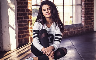 women's white and black long-sleeved shirt, women, brunette, Selena Gomez, long hair HD wallpaper