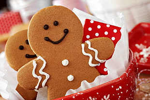 ginger bread on red pouch