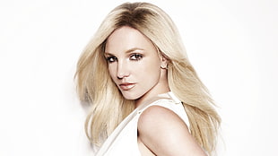 Britney Spears in white top HD wallpaper