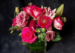 shallow focus photography of bouquet of pink flowers