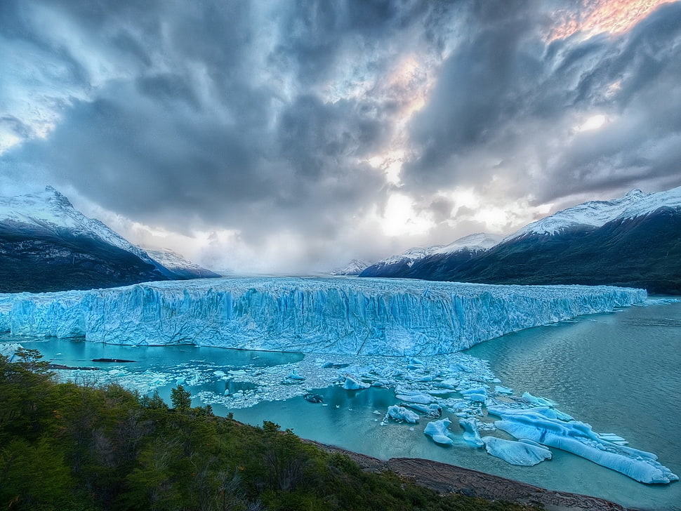 blue iceberg near mountain HD wallpaper