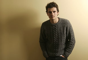 men's gray knit sweater HD wallpaper