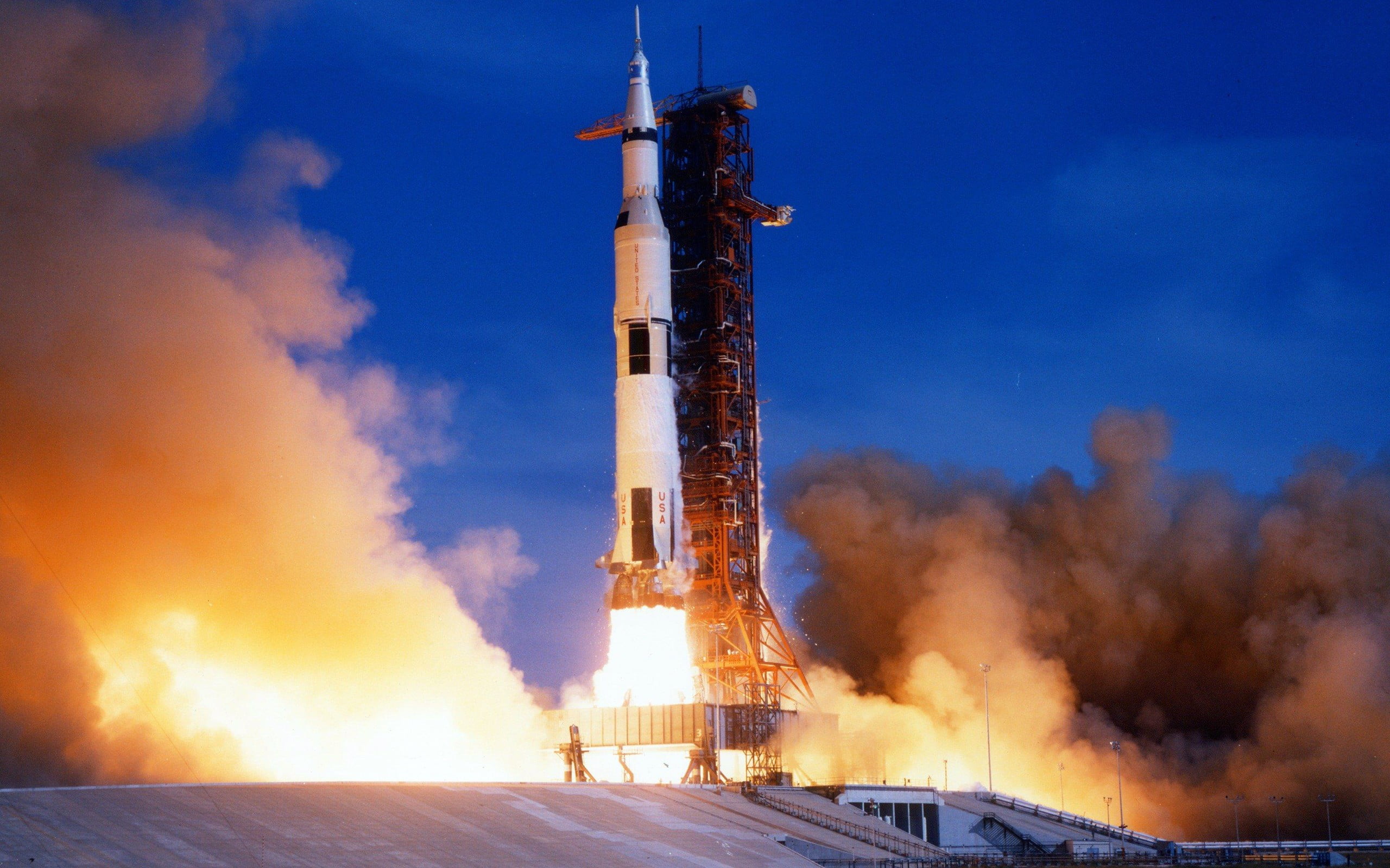 white spaceship, Saturn V, rocket, launch pads, NASA